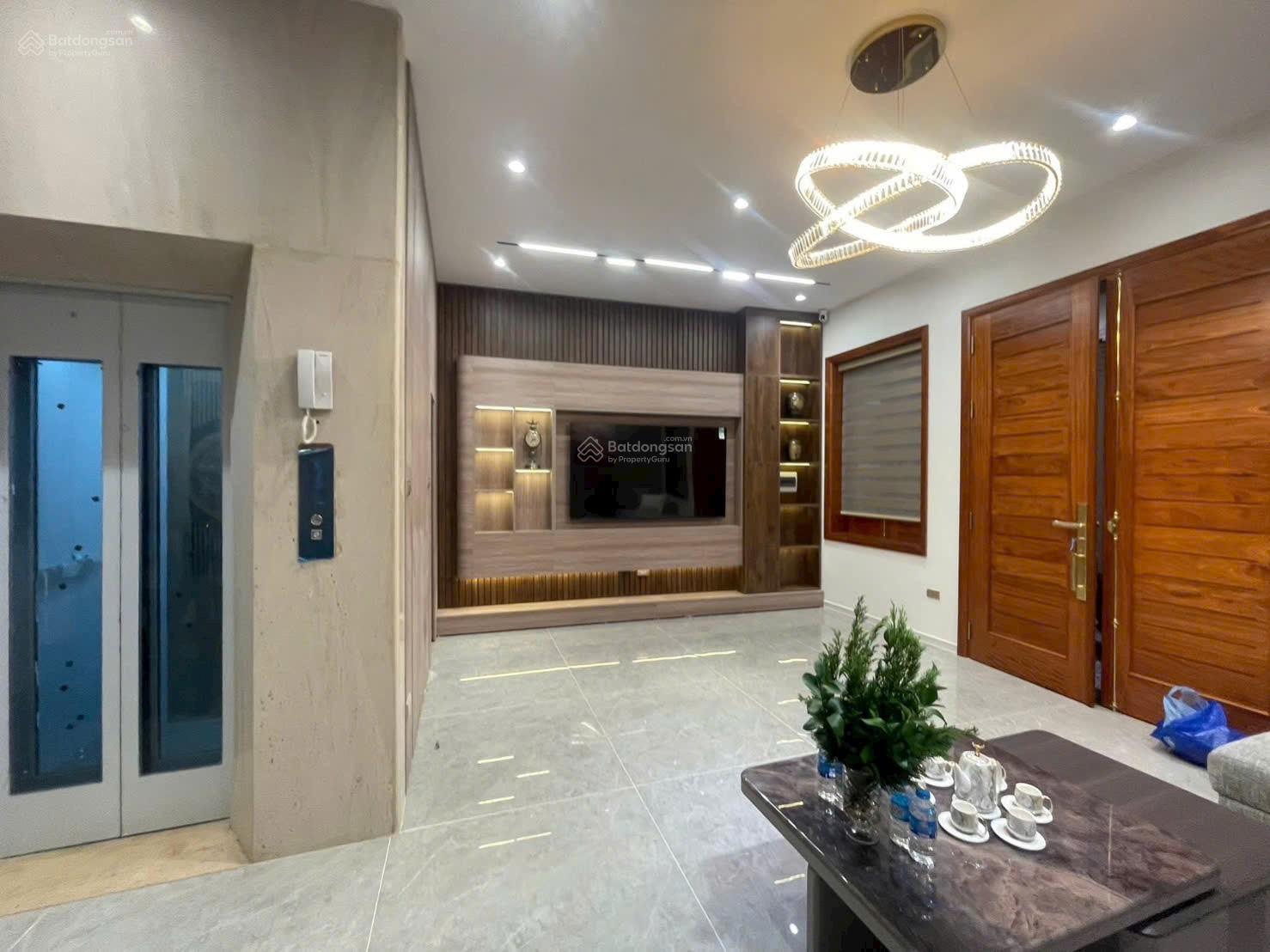 Bán nhà phố Văn Cao - 65m2 nhà 5 tầng thang máy - 10m ra đường ô tô tránh - hai thoáng - sát hồ tây