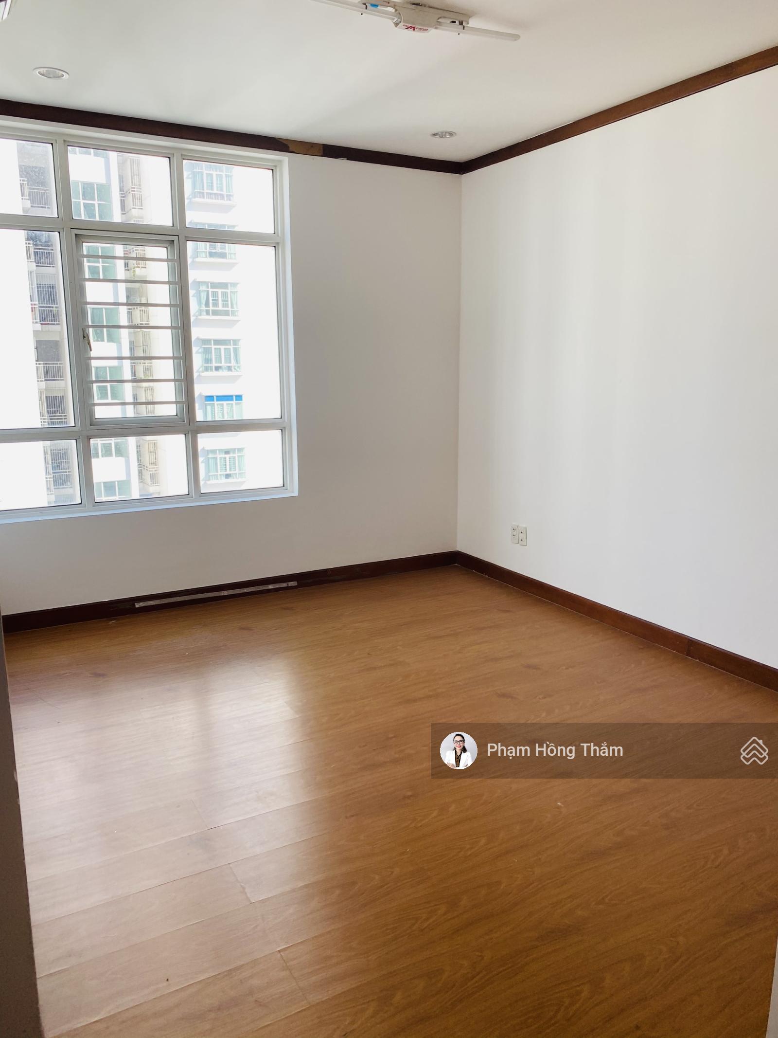 Cho thuê CH Giai Việt, DT 150m2, 3PN, 2WC, nhà sạch đẹp, trống, giá 15tr/th. LH 0933 888 *** - Thắm