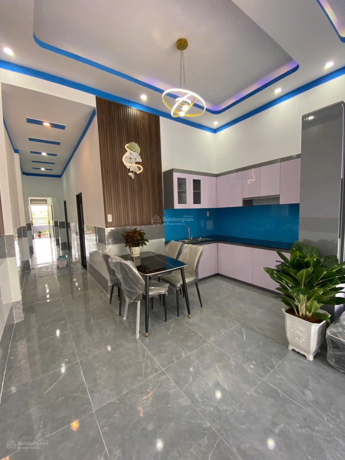 Bán nhà Mỹ Hạnh Bắc ngay Chợ Đình DT:174m2 Sổ hồng riêng 2PN 2WC LH:0918 551 ***