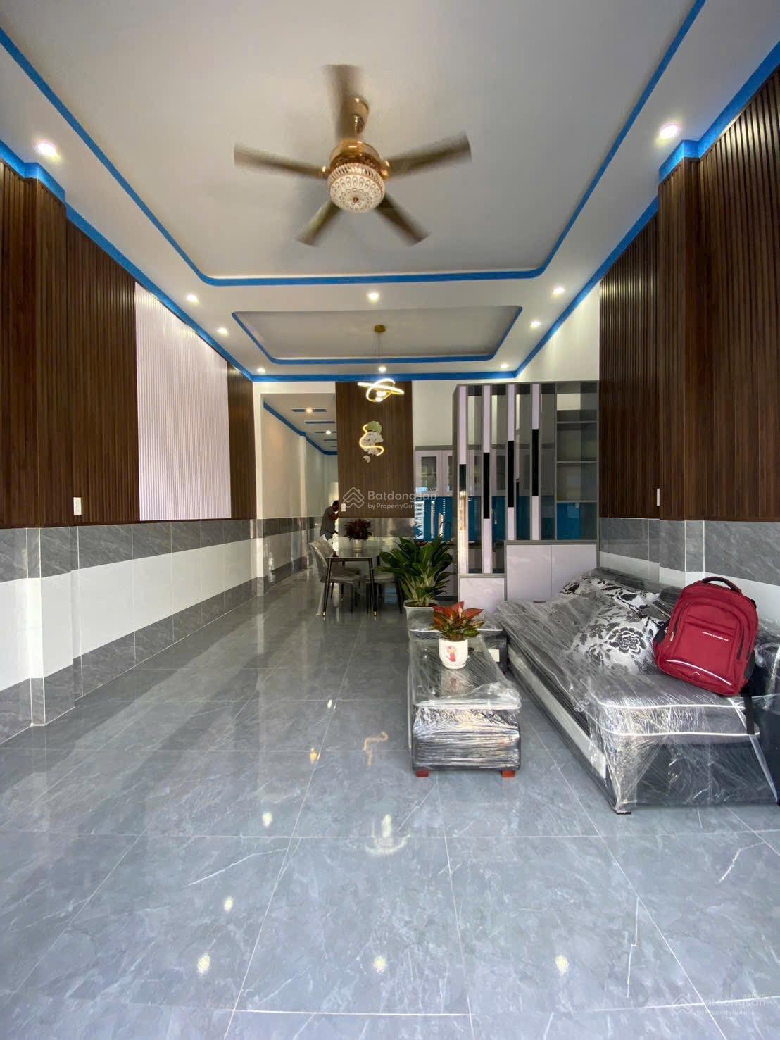 Bán nhà Mỹ Hạnh Bắc ngay Chợ Đình DT:174m2 Sổ hồng riêng 2PN 2WC LH:0918 551 ***