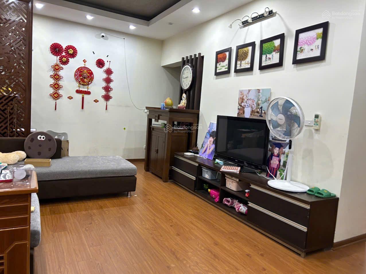 Bán căn hộ chung cư KDT Việt Hưng 104m2, 3 ngủ, Hà Nội. Lh: 0983 957 ***