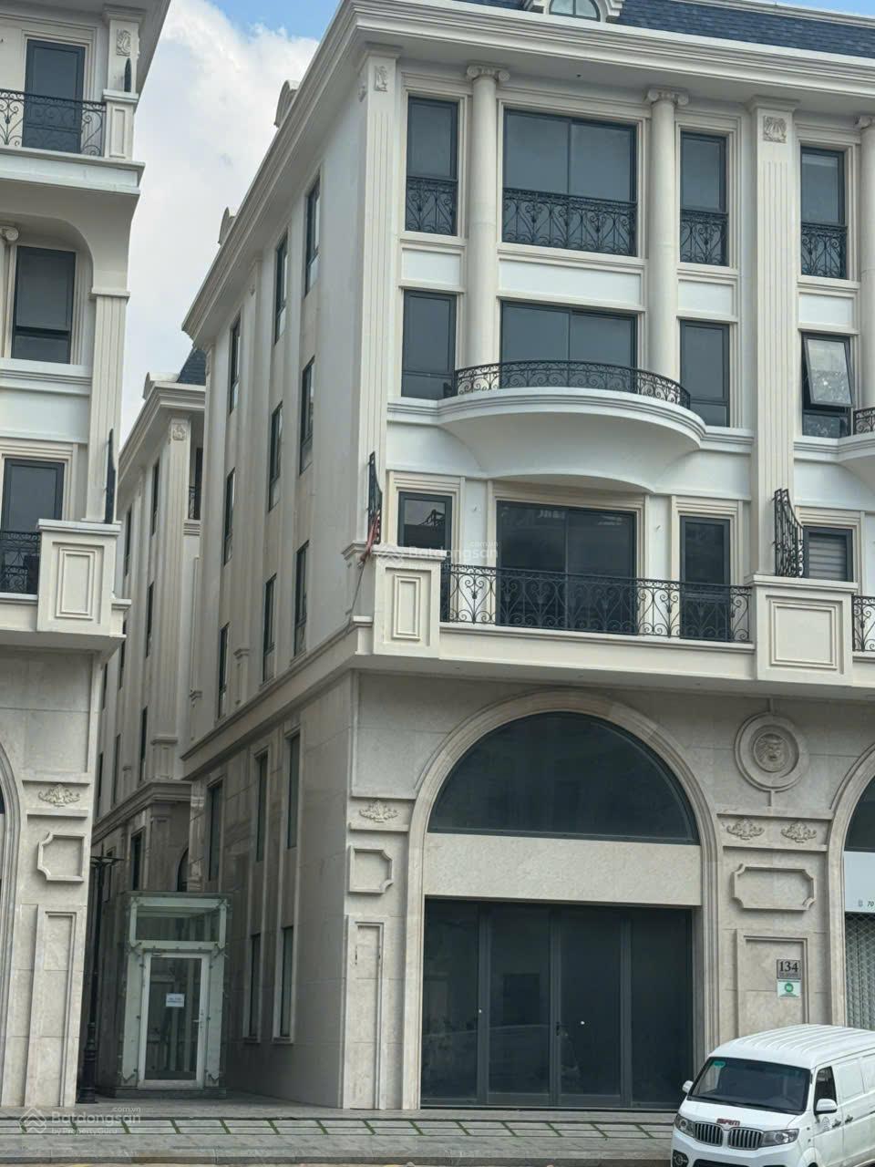 Văn phòng (Trệt + 1 lầu ) , DT 7 x 22m full nội thất ,vị trí đắc địa ,giá đã bao gồm VAT