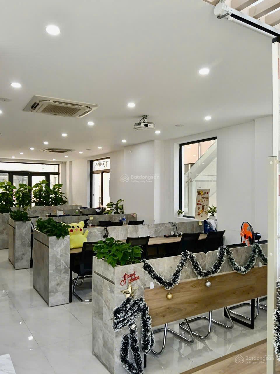 Văn phòng (Trệt + 1 lầu ) , DT 7 x 22m full nội thất ,vị trí đắc địa ,giá đã bao gồm VAT