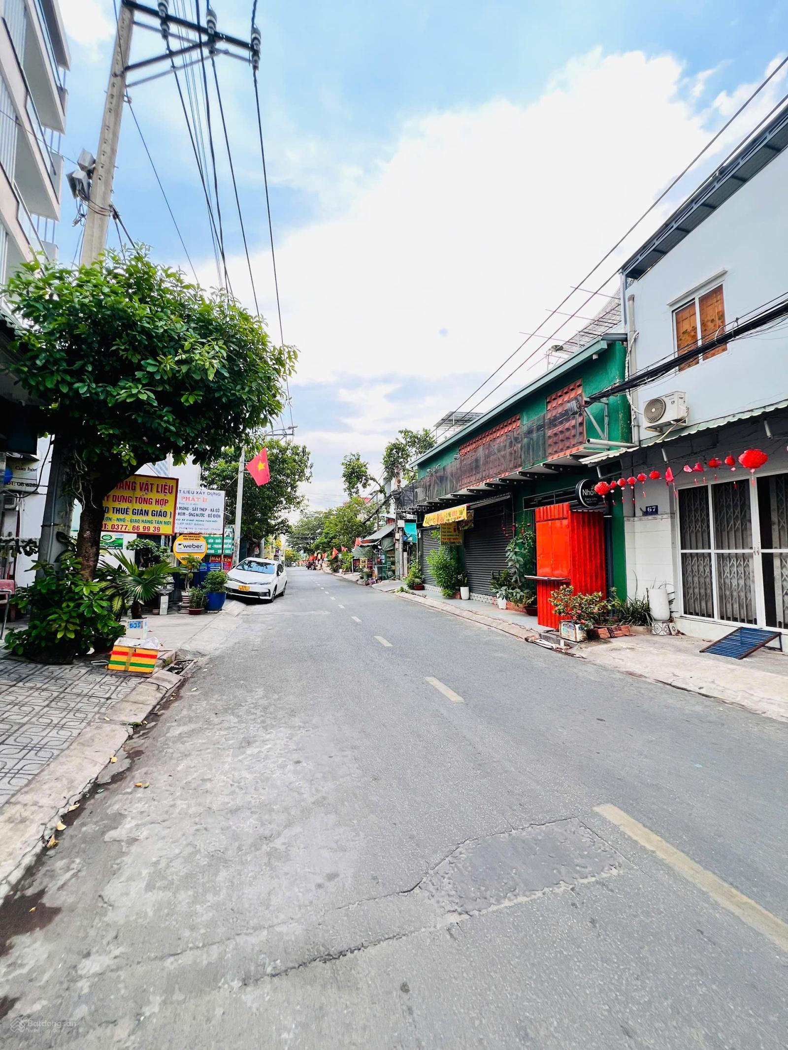 Bán gấp - nhà 3 tầng - HXH - gần Phạm Văn Đồng - DT: 90m2 giá 6,4 tỷ