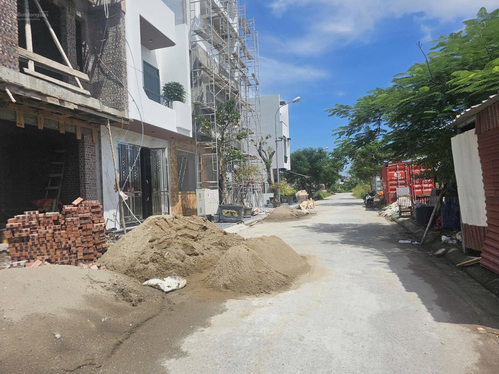 Cần bán lô đất mặt bãi đỗ xe TDC Tràng Cát 83,93m2 giá chỉ 46,5tr/m2