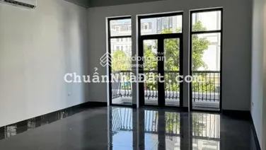 CHO THUÊ NHÀ LIỀN KỀ LOUIS CITY HOÀNG MAI, 5 TẦNG X 100M2 HOÀN THIỆN, ĐIỀU HÒA, 35TR/ THÁNG