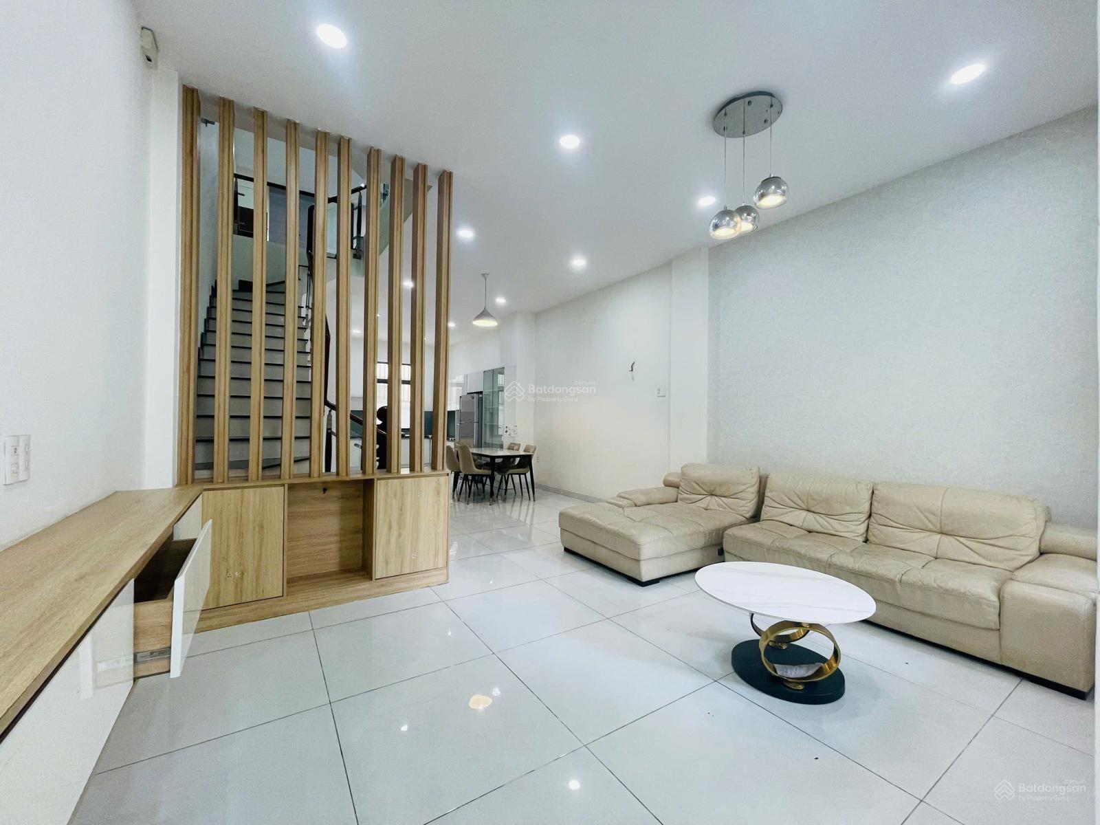 Nhà phố 1 trệt 3 lầu hoàn thiện nội thất y hình giá thuê chỉ 27 triệu. Phù hợp ở hoặc làm văn phòng Nhà phố 1 trệt 3 lầu hoàn thiện nội thất y hình giá thuê chỉ 27 triệu. Phù hợp ở hoặc làm văn phòng