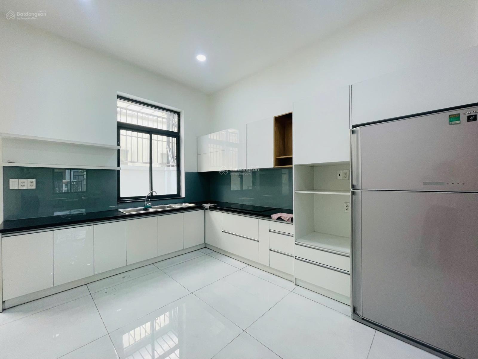 Nhà phố 1 trệt 3 lầu hoàn thiện nội thất y hình giá thuê chỉ 27 triệu. Phù hợp ở hoặc làm văn phòng Nhà phố 1 trệt 3 lầu hoàn thiện nội thất y hình giá thuê chỉ 27 triệu. Phù hợp ở hoặc làm văn phòng