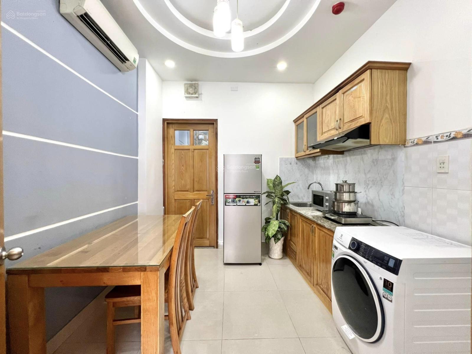 Căn hộ ban công 1 phòng ngủ riêng ngay nhà thờ Ba Chuông, chợ Phạm Văn Hai