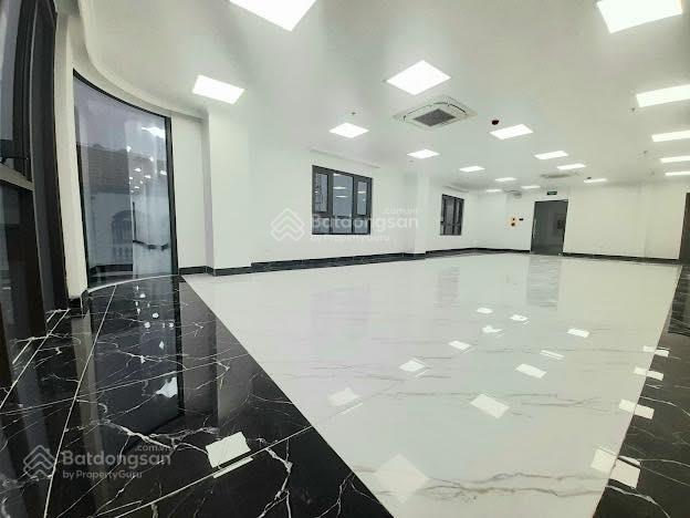 CẦN CHO THUÊ VĂN PHÒNG QUẬN 5 GẦN VÒNG XOAY PHAN ĐÌNH PHÙNG. DT 130M2 GIÁ CHỈ 29TR/ THÁNG ĐÃ PHÍ