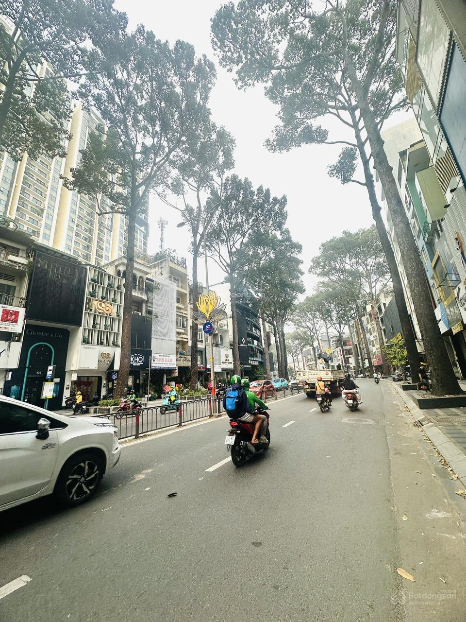 Cho thuê nhà mặt tiền đường 3 Tháng 2 P11 Quận 10 - DT 4x20 - trệt suốt - giá 30 triệu - 0979 282 ***