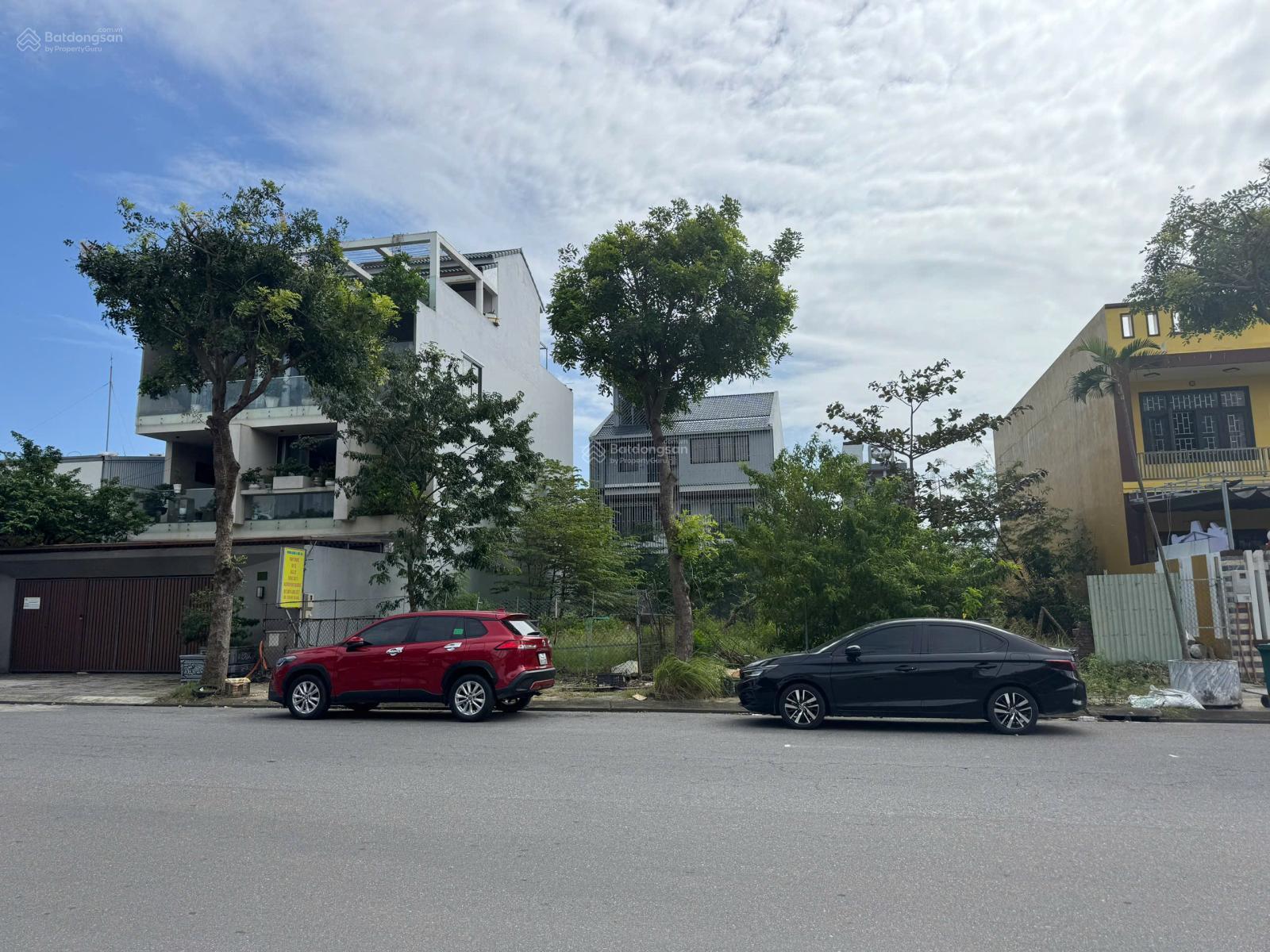 Bán cặp đất biệt thự sát sông DT 500m2/2 lô, ngang 10m, trục đường lớn Bùi Tá Hán