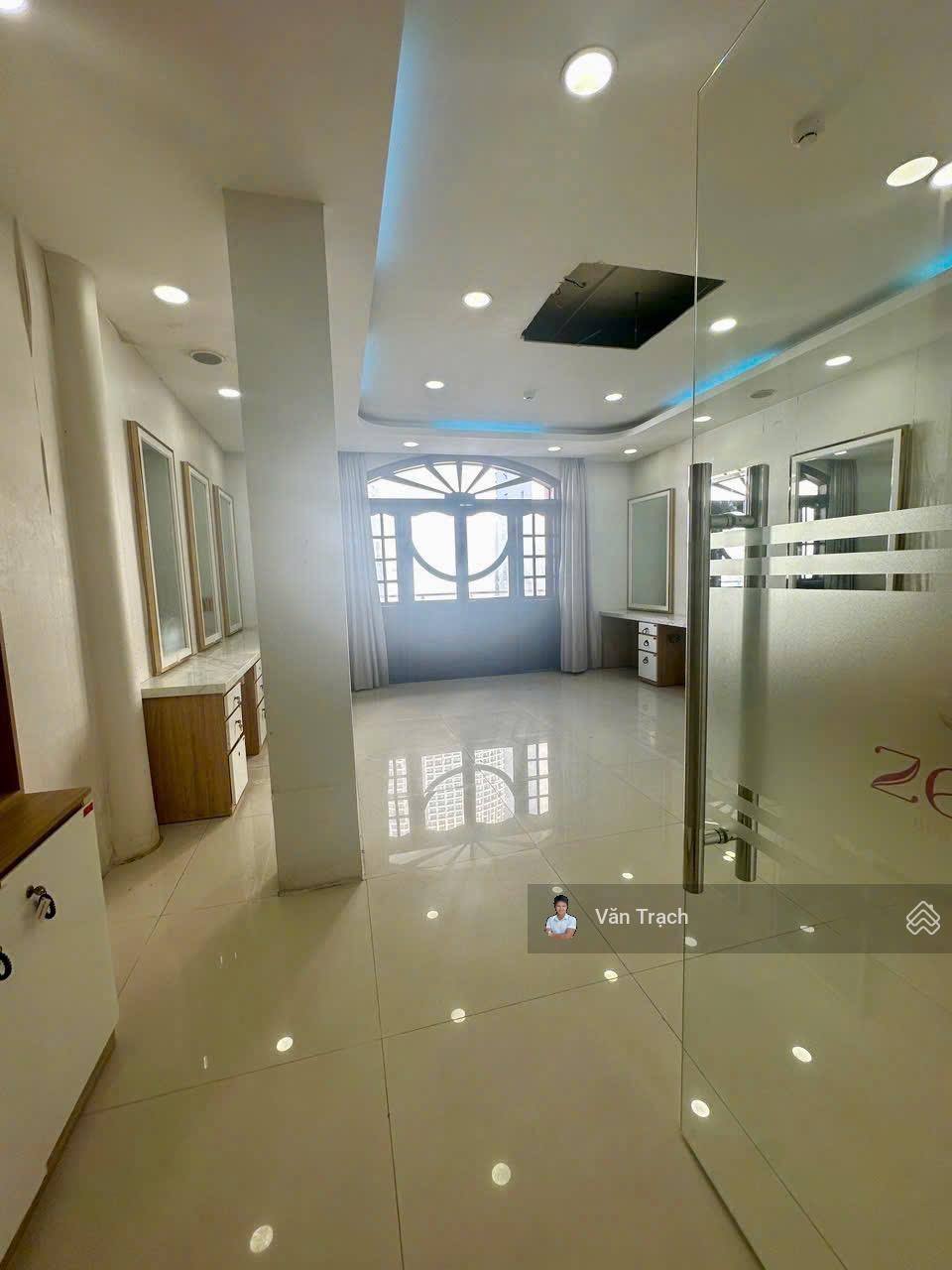 Cho thuê nhà mặt tiền Nguyễn Thiện Thuật Tân Lập Nha Trang gần biển vào ở ngay có thang máy