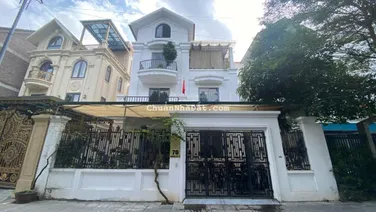 Cho thuê biệt thự sân vườn Thành Phố Giao Lưu, Phạm Văn Đồng 240 m2 4 tầng mới đẹp