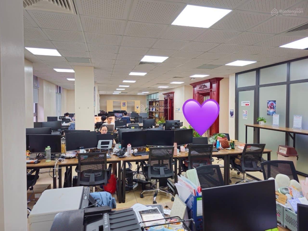 Cho thuê biệt thự sân vườn Thành Phố Giao Lưu, Phạm Văn Đồng 240 m2 4 tầng mới đẹp