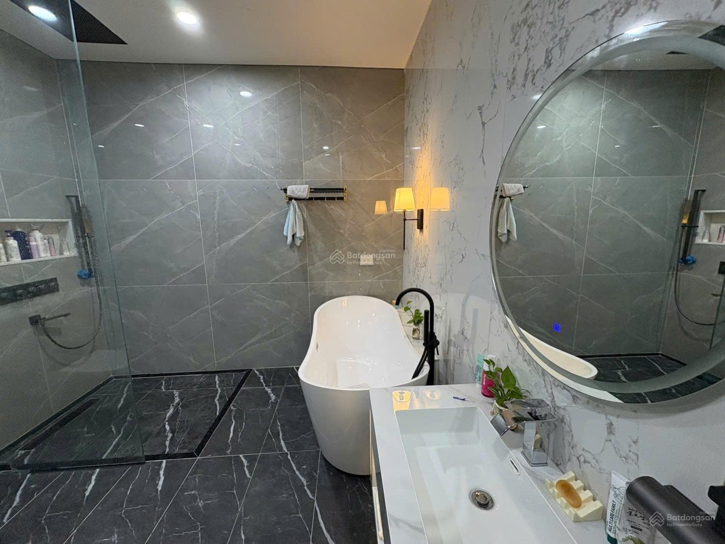 Tôi cần bán căn 3PN + 1 190m2 tòa Pacific Lý Thường Kiệt, sổ lâu dài, giá 30 tỷ. LH 0977 632 *** Tôi cần bán căn 3PN + 1 190m2 tòa Pacific Lý Thường Kiệt, sổ lâu dài, giá 30 tỷ. LH 0977 632 ***