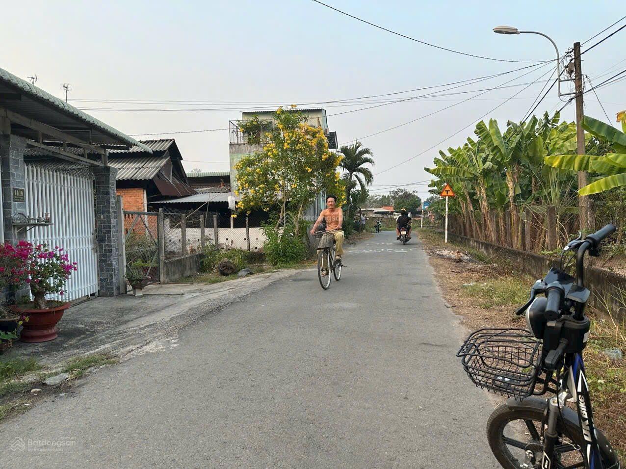 Bán đất 280m2/620 triệu, sẵn 150m2 thổ cư, ngay chợ Phước Thạnh, sổ hồng riêng