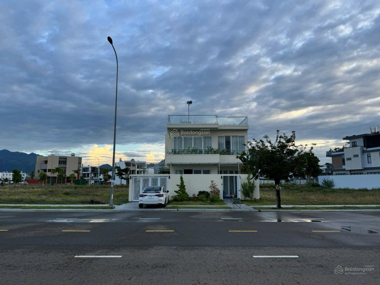 Cho thuê biệt thự Mỹ Gia 6PN, 5WC, 216m2 tại Mỹ 40 triệu VND/ tháng