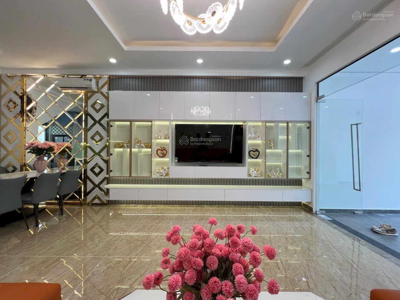 Nhà mới full nội thất cho thuê gấp tại Hoàng Quốc Việt