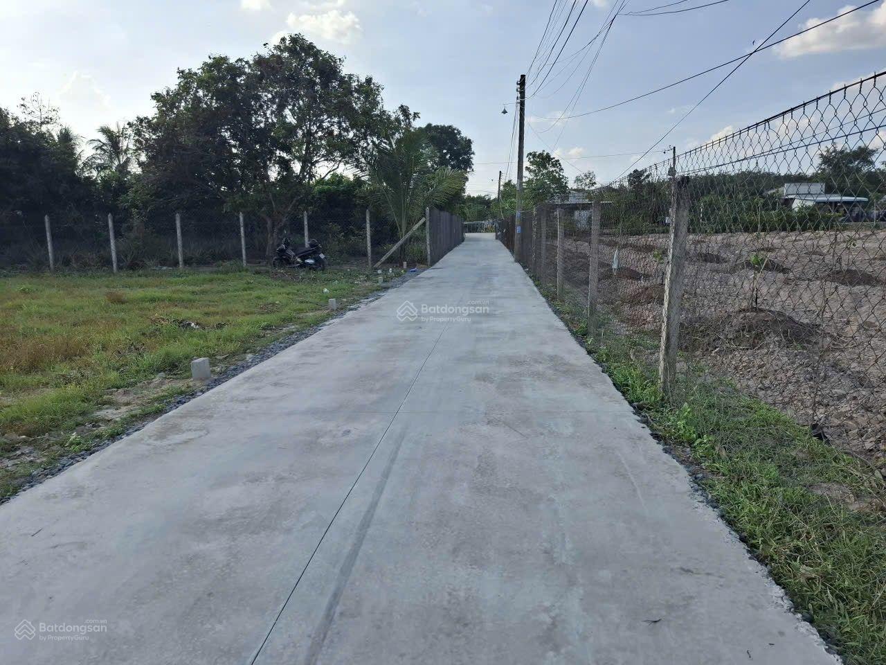 450tr, Đất full thổ cư, đường bê tông, gần KCN Hiệp Thạnh, Tây Ninh