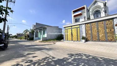 Nhà 1 trệt 1 lầu khu dân cư Trần Anh đối diện công viên giá 3tỷ2 đường 12m sát Hóc Môn