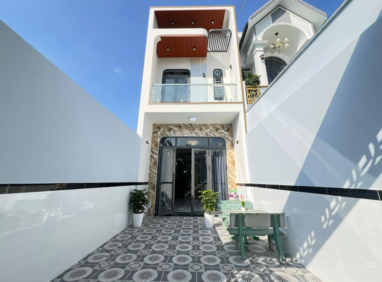 Nhà 1 trệt 1 lầu khu dân cư Trần Anh đối diện công viên giá 3tỷ2 đường 12m sát Hóc Môn