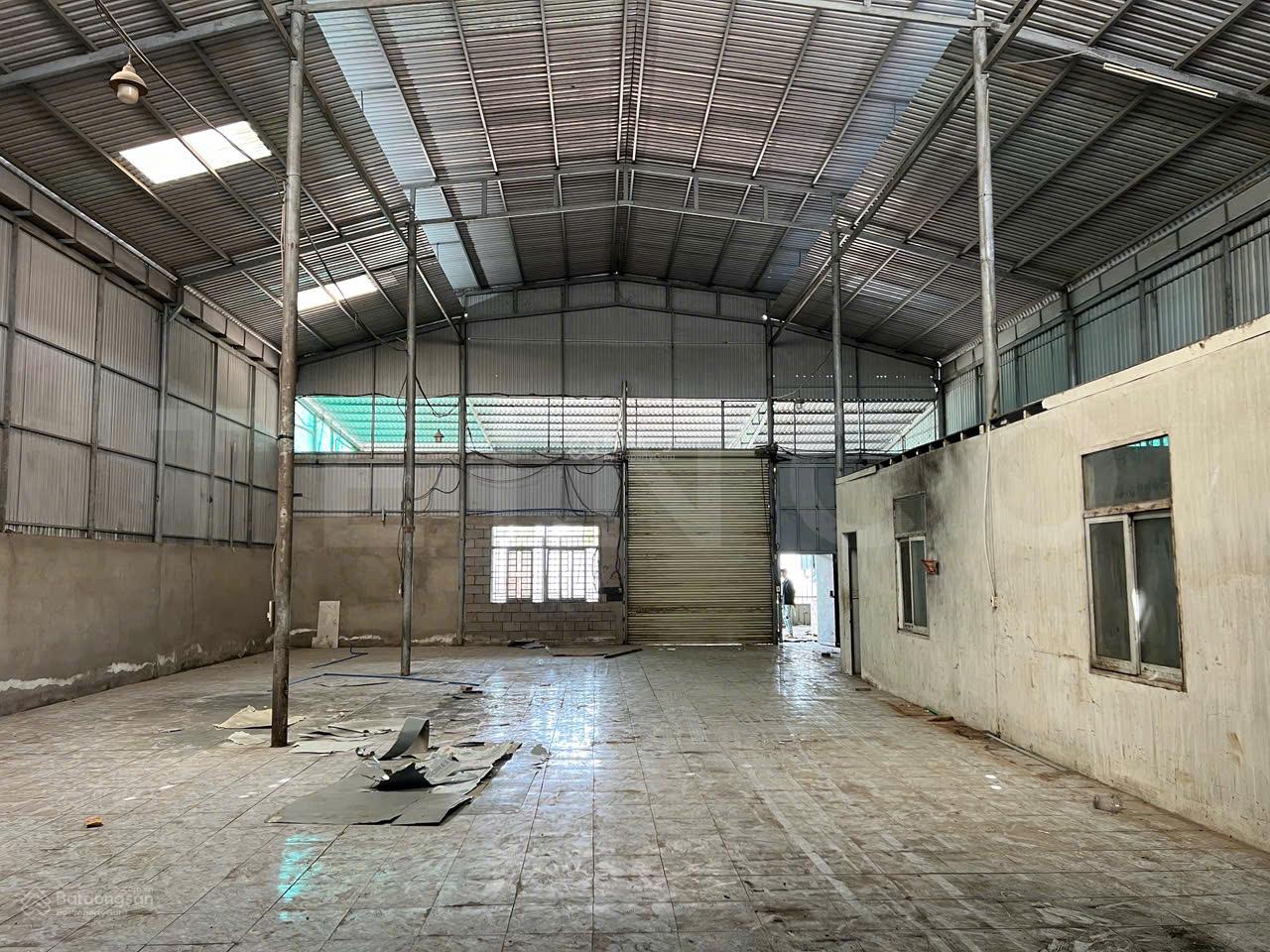 Kho xưởng 450 m² có trạm điện, cặp đường Quốc Lộ 1A, lộ Container