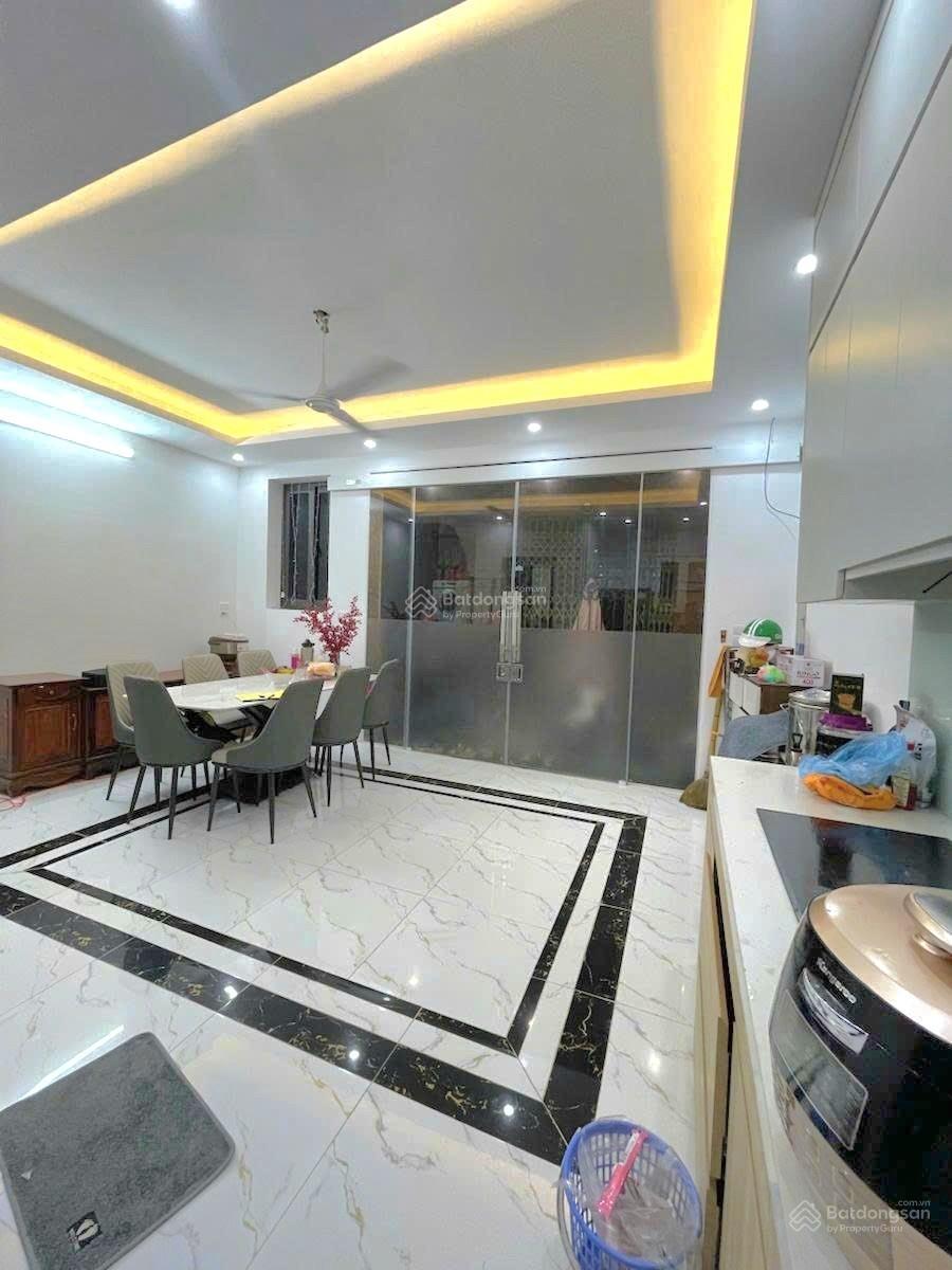 Bán nhà Trương Định Hai Bà Trưng 37m2 5tầng mặt tiền 5.5m hơn 8 tỷ thang máy nhà đẹp ở ngay gần phố Bán nhà Trương Định Hai Bà Trưng 37m2 5tầng mặt tiền 5.5m hơn 8 tỷ thang máy nhà đẹp ở ngay gần phố