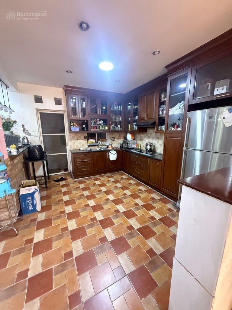 BĐ/nhỉnh 17tyxxx - nhà 3 tầng DT 6,9m x 15m vuông vức nằm ngay hàng xanh - LH 0708 649 *** Ms Vân