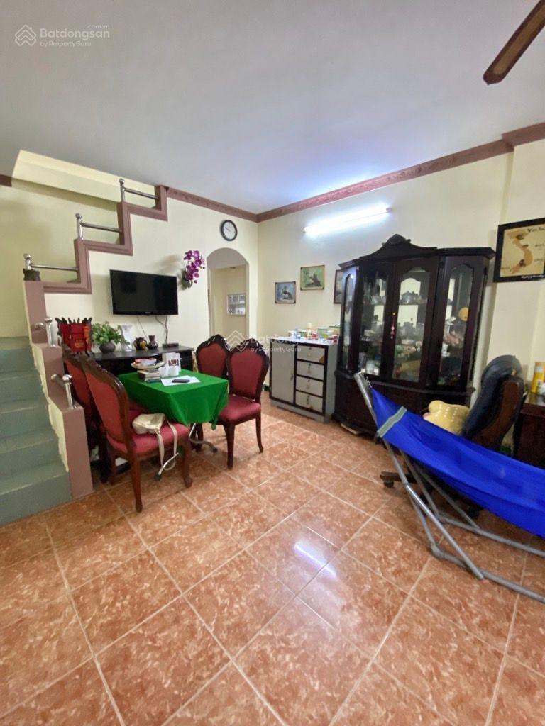 BĐ/nhỉnh 17tyxxx - nhà 3 tầng DT 6,9m x 15m vuông vức nằm ngay hàng xanh - LH 0708 649 *** Ms Vân