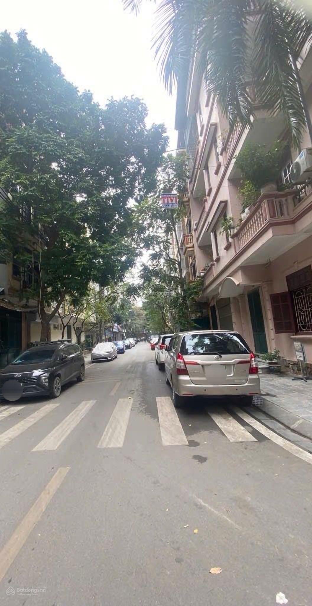 Phân lô phố Lạc Trung căn duy nhất vỉa hè gara đỗ, ô tô tránh đỗ trước nhà Phân lô phố Lạc Trung căn duy nhất vỉa hè gara đỗ, ô tô tránh đỗ trước nhà