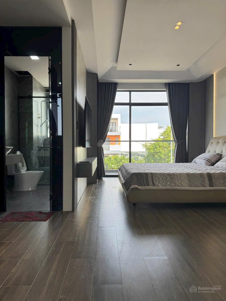 Nhà đẹp nhất Gói 8 Mỹ Gia, full nội thất, view hồ bơi,đường to 29m,hướng Tây,Giá 10 tỷ 900(bao hết)