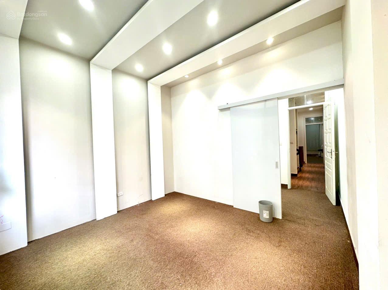 Cho thuê nhà mặt phố Đỗ Quang, DT 70m2x4 tầng, MT 4m, Giá 59tr, LH 0968 896 *** Cho thuê nhà mặt phố Đỗ Quang, DT 70m2x4 tầng, MT 4m, Giá 59tr, LH 0968 896 ***