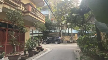 Cho thuê nhà nguyên căn Trung Kính. DT 50m2, 4 tầng. Giá 19 triệu(thg)