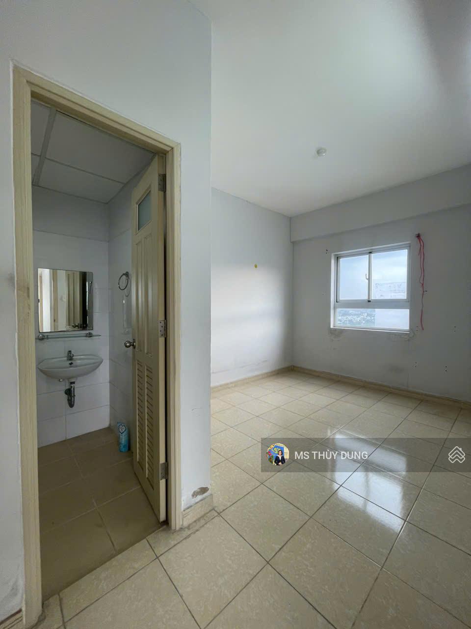 Cần bán suất thanh lý HQC Plaza tầng 12 có DTSD 50m2 gồm 2PN. LH 0909 456 ***