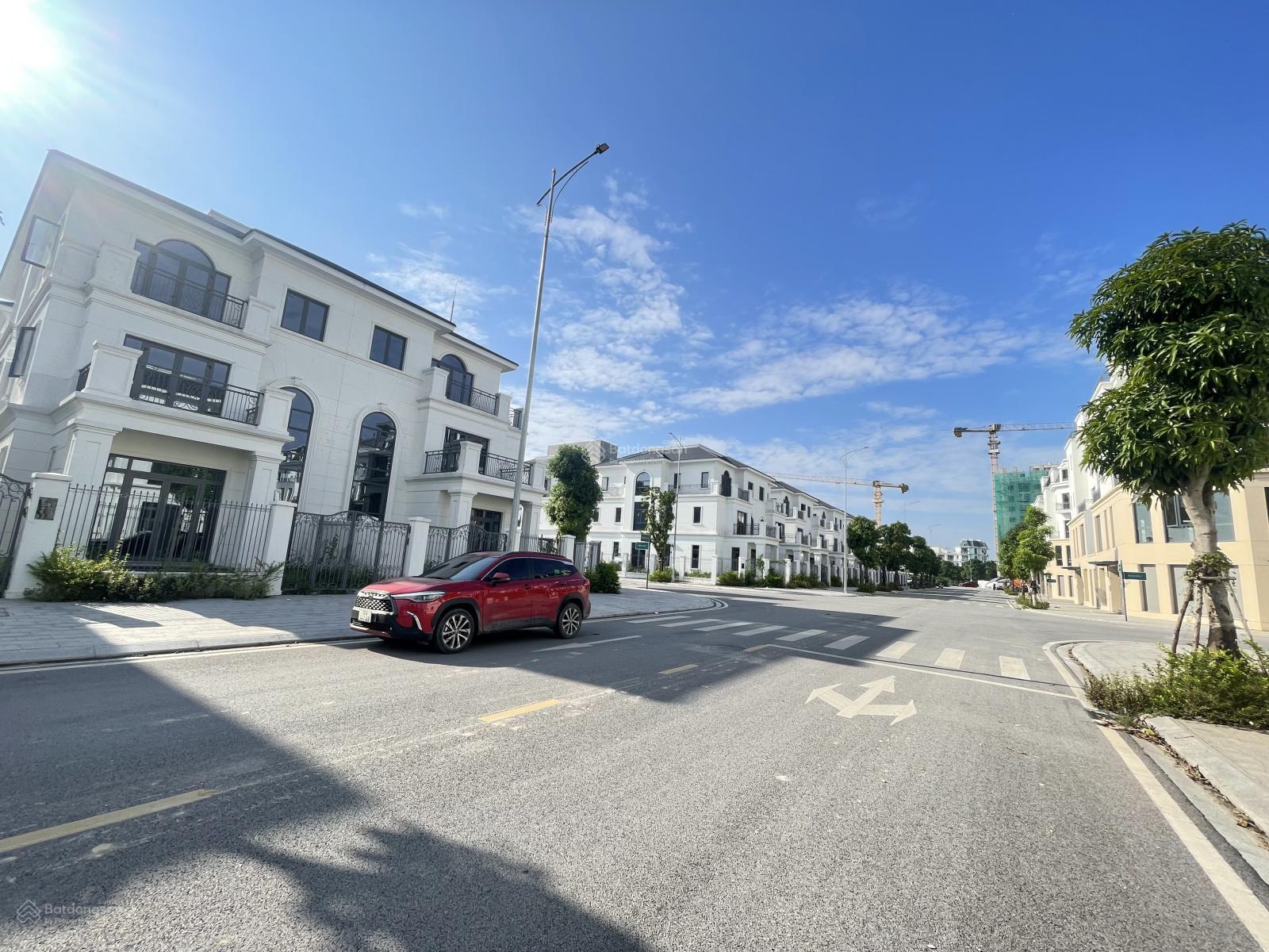 Biệt Thự 250m2Trung Tâm Hạc Thành, Trục Chính 28m, Hướng Đông Nam siêu mát - Sổ Đỏ trao tay