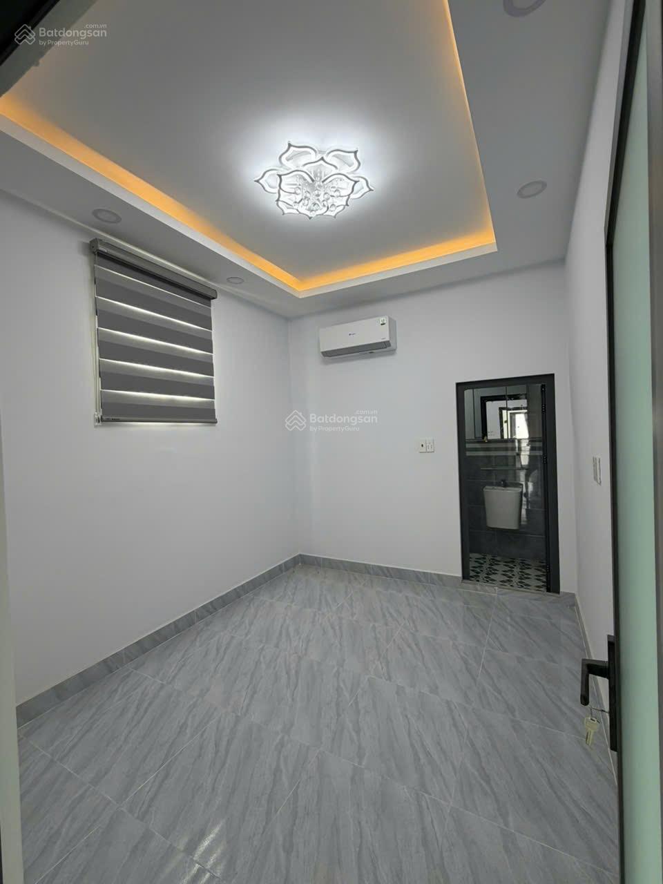 Bán nhà hẻm xe hơi gần trường học Nguyễn Hữu Thọ, Quận 7