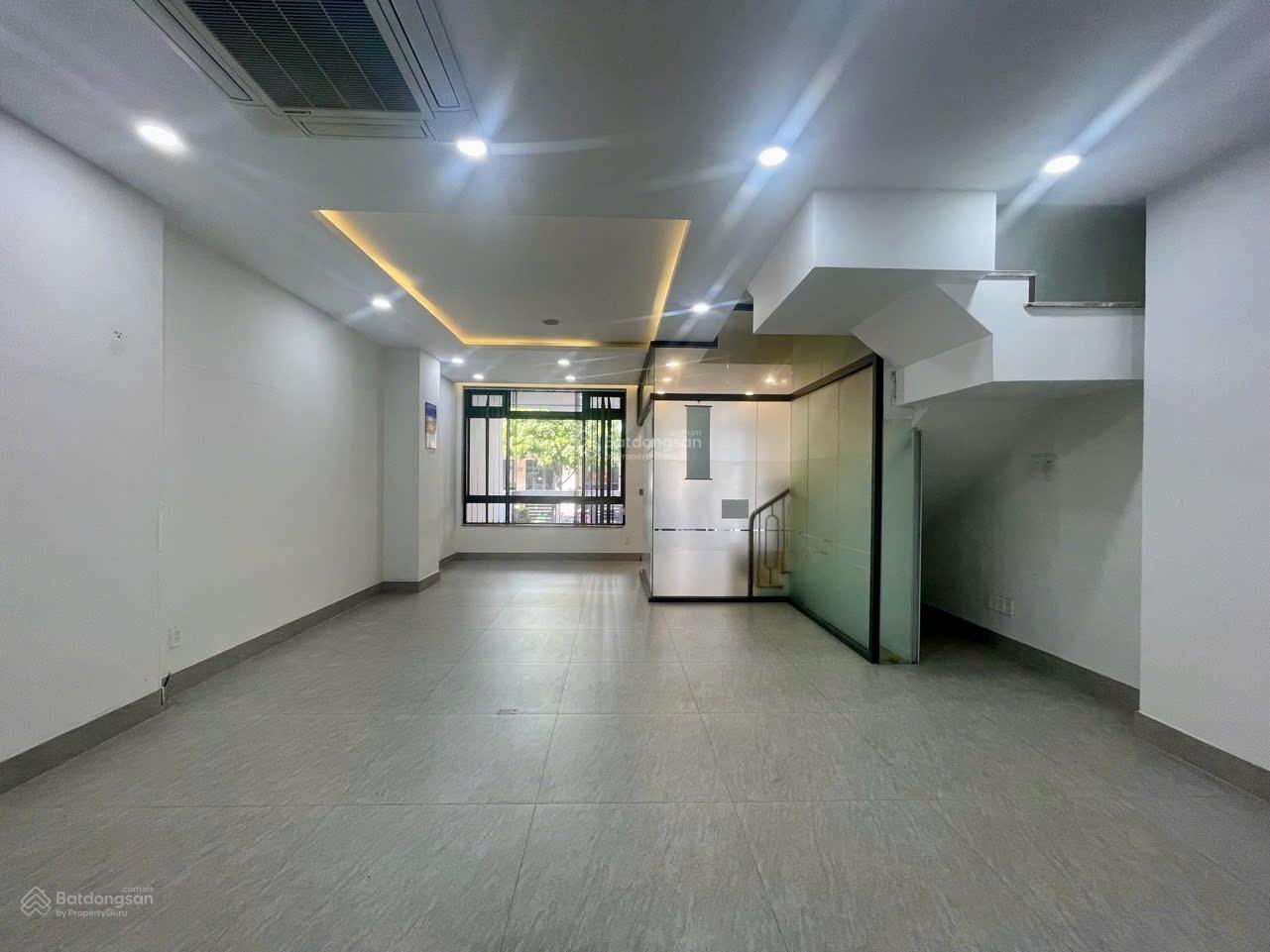 Cho thuê tầng trệt 6x12m giá chỉ 9 triệu, có hầm xe - tại KĐT Vạn Phúc