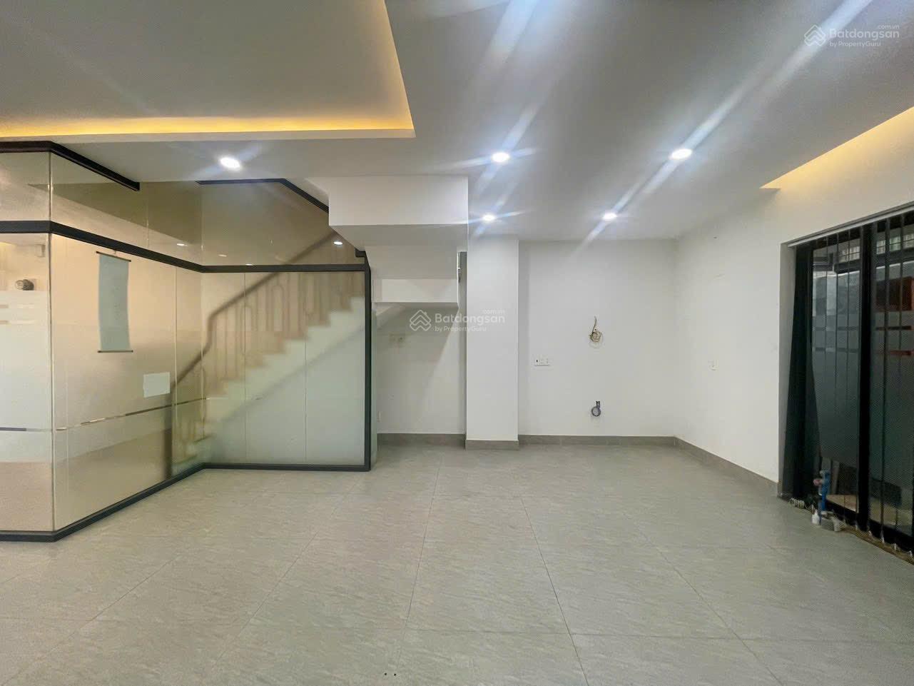 Cho thuê tầng trệt 6x12m giá chỉ 9 triệu, có hầm xe - tại KĐT Vạn Phúc