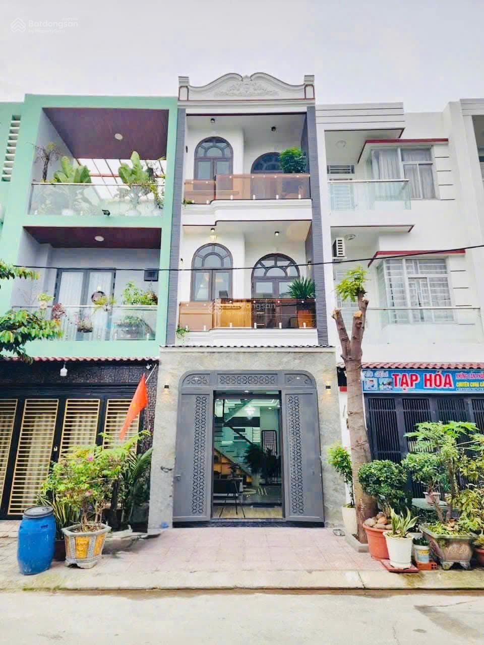 Bán nhà 2 lầu 1 trệt gần chung cư BICONS. Nhà mới hoàn thiện, tặng nội thất cao cấp