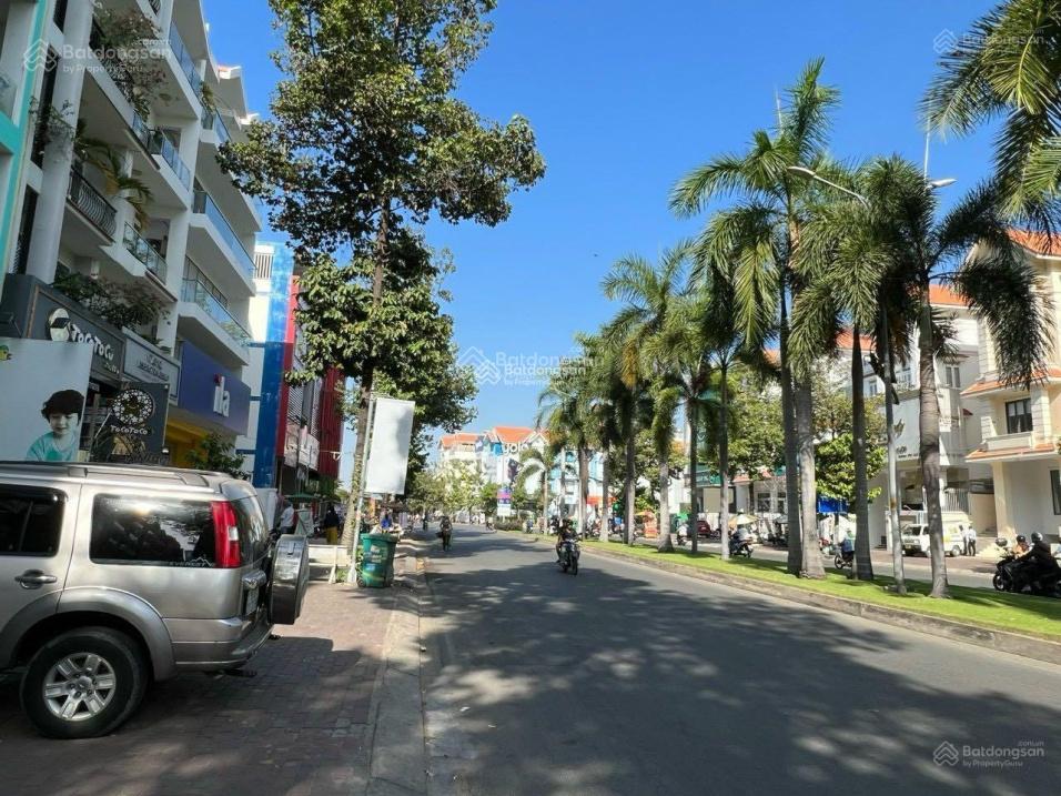 CẦN BÁN NHÀ GÓC 2MT HIM LAM KÊNH TẺ Q7 DT ĐẤT 70M2 3 LẦU + SÂN THƯỢNG GẦN TRƯỜNG KDC ĐẸP NHẤT Q7