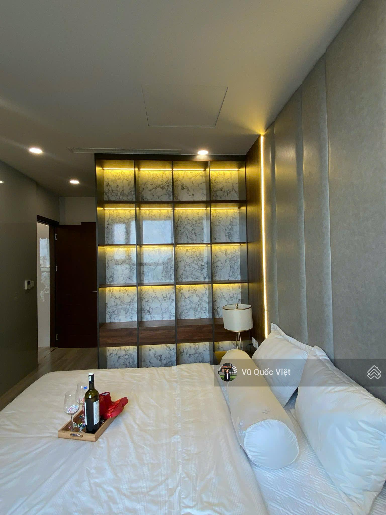 Chủ nhà thiện chí bán căn 2PN 2VS 80m2 chung cư Sun Square - Lê Đức Thọ, tầng trung thoáng giá tốt