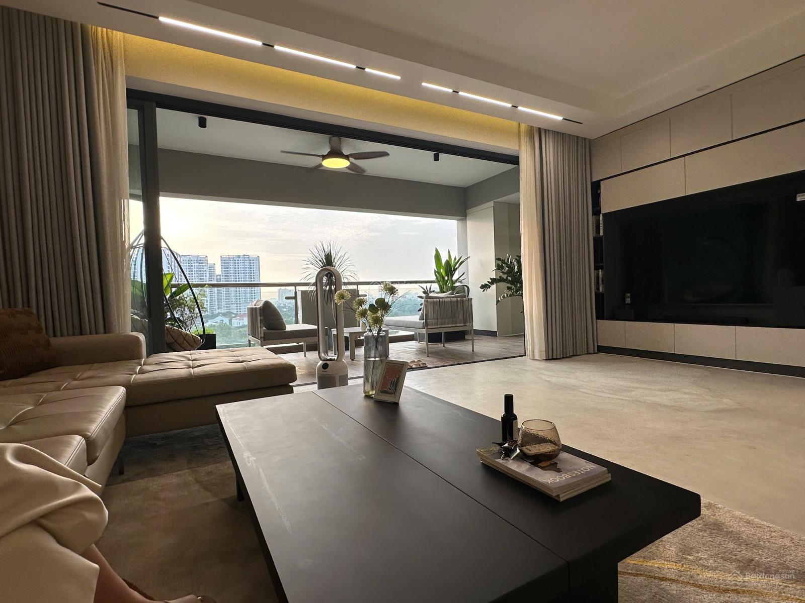 Bán căn hộ Mỹ Phát, PMH, Q7. 137m2. 3PN. Nhà mới 100%. View sông thoáng mát