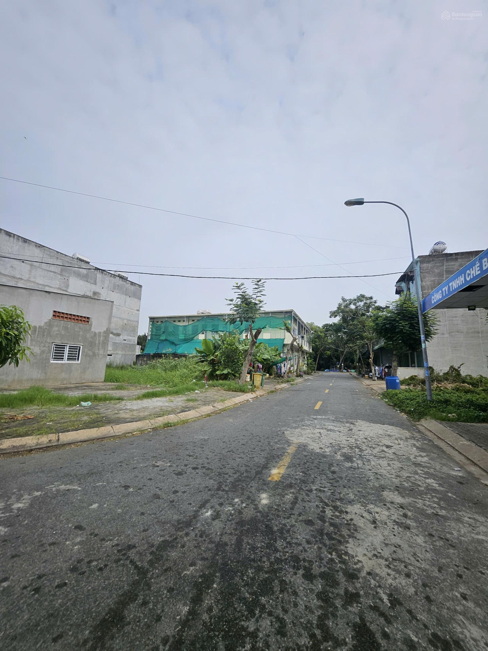 Bán nền biệt thự giá tốt DT 202,5m2(9x22,5) giá 20,7tr/m2. 4tỷ200 tr. Xung quanh nhà của đông đúc Bán nền biệt thự giá tốt DT 202,5m2(9x22,5) giá 20,7tr/m2. 4tỷ200 tr. Xung quanh nhà của đông đúc