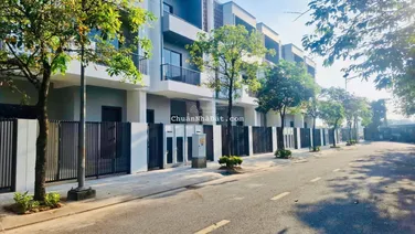 Giá tốt ký gửi} căn nhà phố 105m2, 5x20, 3 tầng Meadow - Bình Chánh. Giá bán 7.366tỷ full Vat