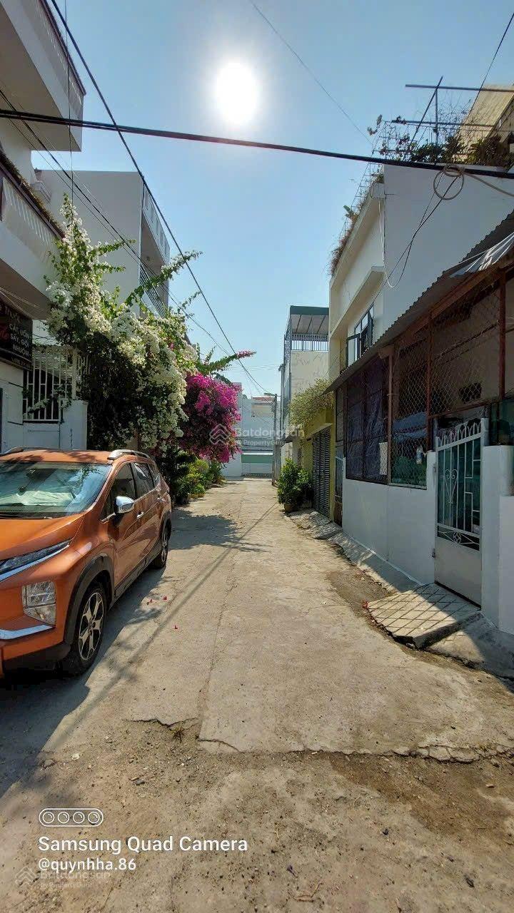 Mặt tiền rộng 12.3m, hướng Đông Nam, hẻm đường Điện Biên Phủ, phường Bắc Nha Trang. DT 301 m2