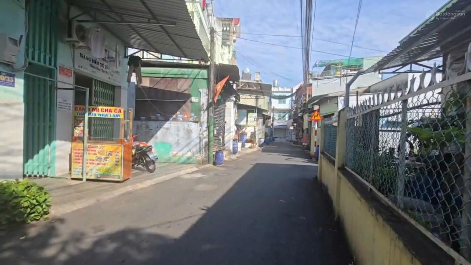 Thanh lý 1 kiot và 10PT thu nhập 14 triệu/tháng. Mặt tiền đường nhựa thông. DT 176m2. Giá 5tỷ390