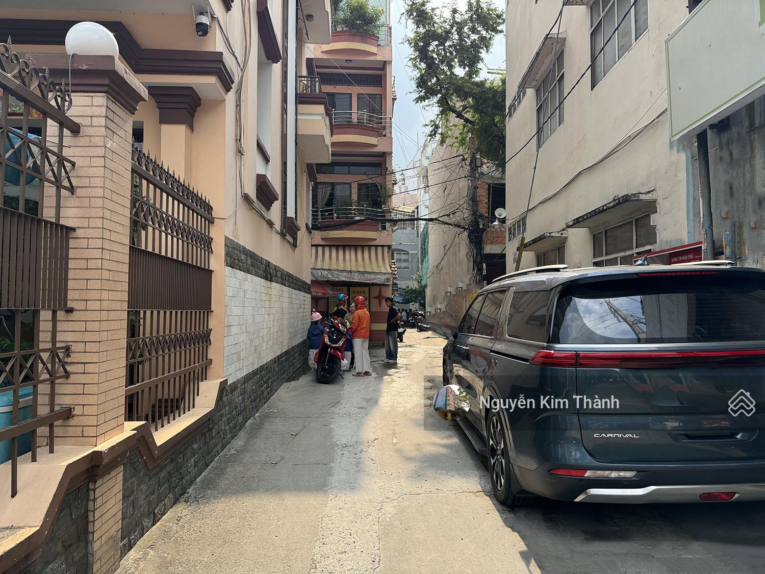 Bán nhà HXH Nguyễn Tri Phương Q. 10 (DT: 4,5x12) 3 lầu sân thượng