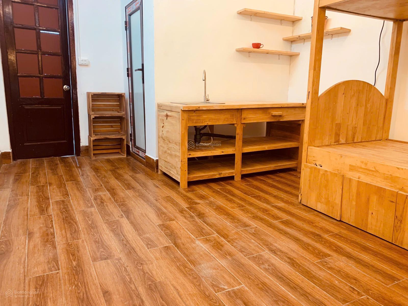 Bán nhà phân lô ngõ 261 Trần Quốc Hoàn, Cầu Giấy. DT 40m2 x 5 tầng, MT 3.5m.Giá: 18.5 tỷ.0983 237 ***