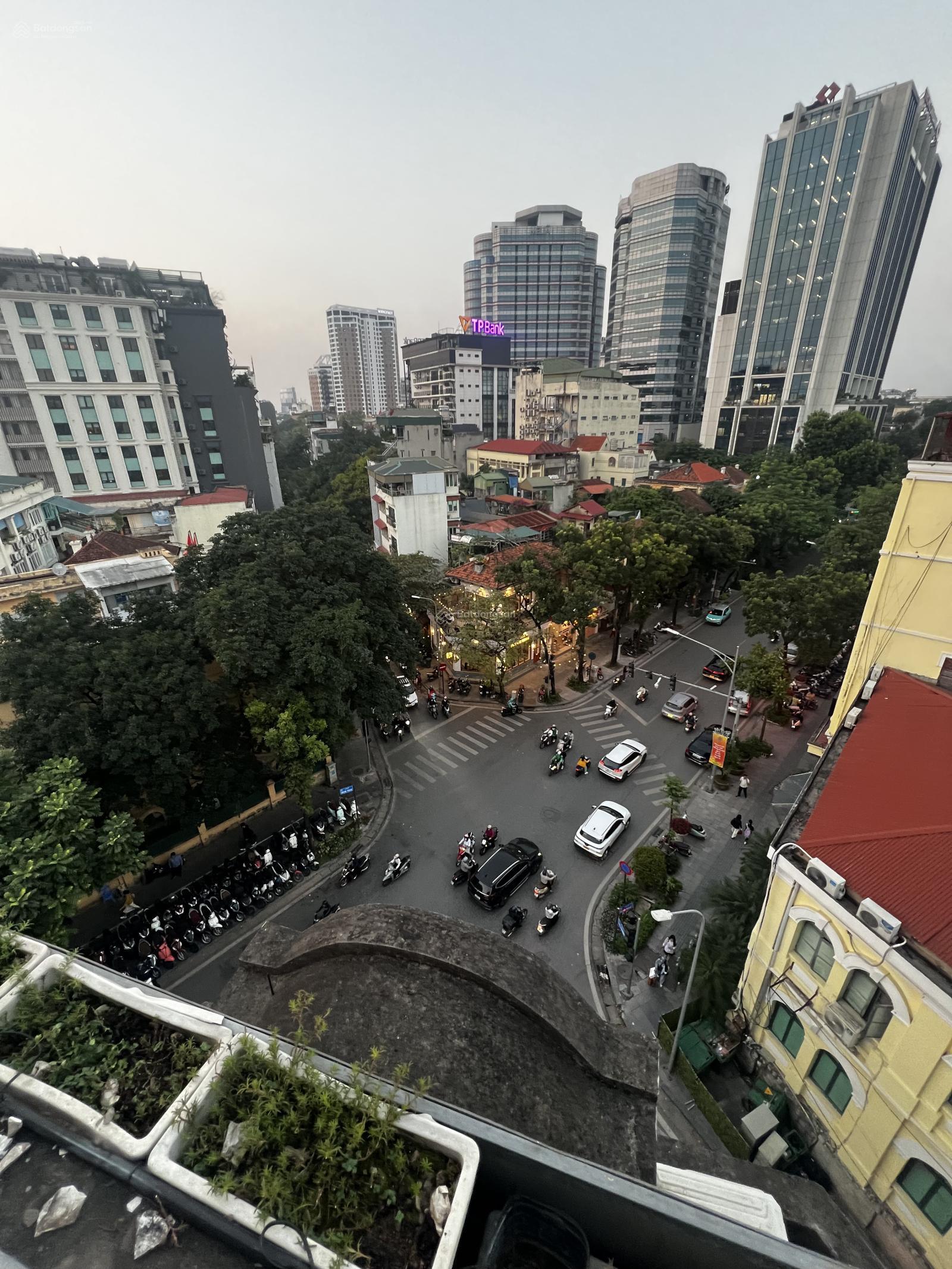 Bán nhà mặt phố Nguyễn Thái Học, dt 73,6m2, mt 3,53m, xây 5 tầng kiên cố, vỉa hè rộng Bán nhà mặt phố Nguyễn Thái Học, dt 73,6m2, mt 3,53m, xây 5 tầng kiên cố, vỉa hè rộng